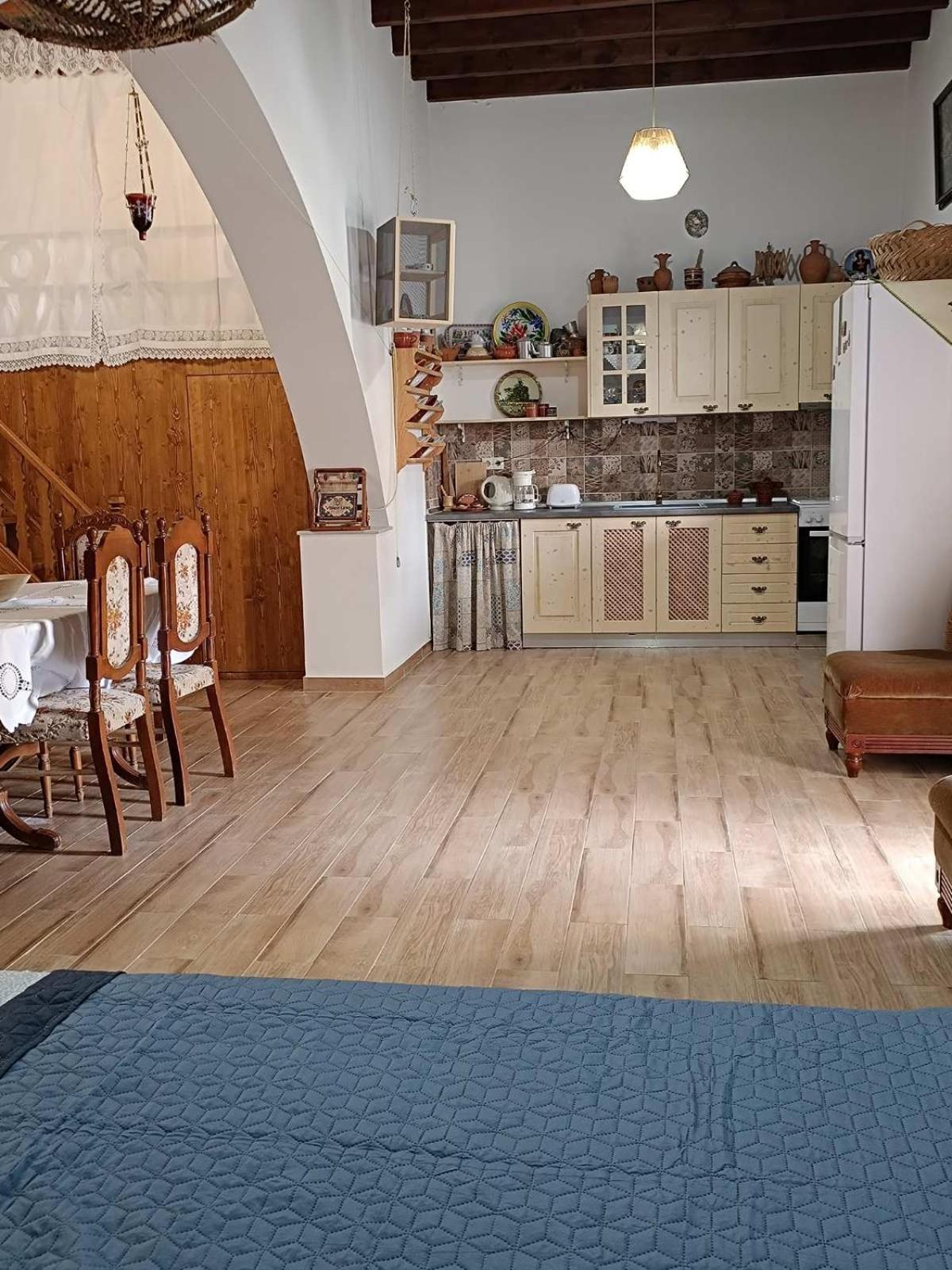 Queen's Traditional House *